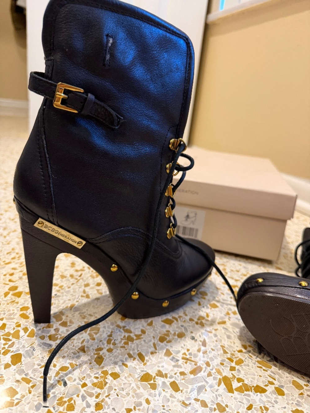 BCBG generation boots